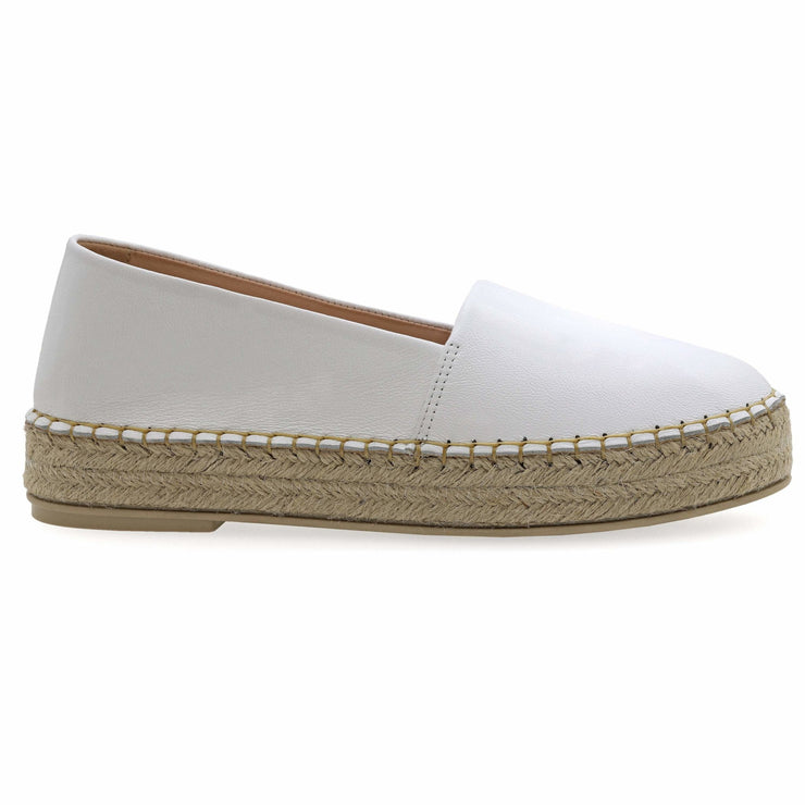 Emmanuela - handcrafted for you® Flache Espadrilles aus Leder mit geschlossener Spitze aus Weiße leder