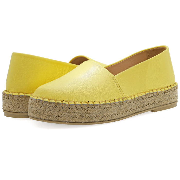 Emmanuela - handcrafted for you® Flache Espadrilles mit geschlossener Zehenpartie aus Gelb leder